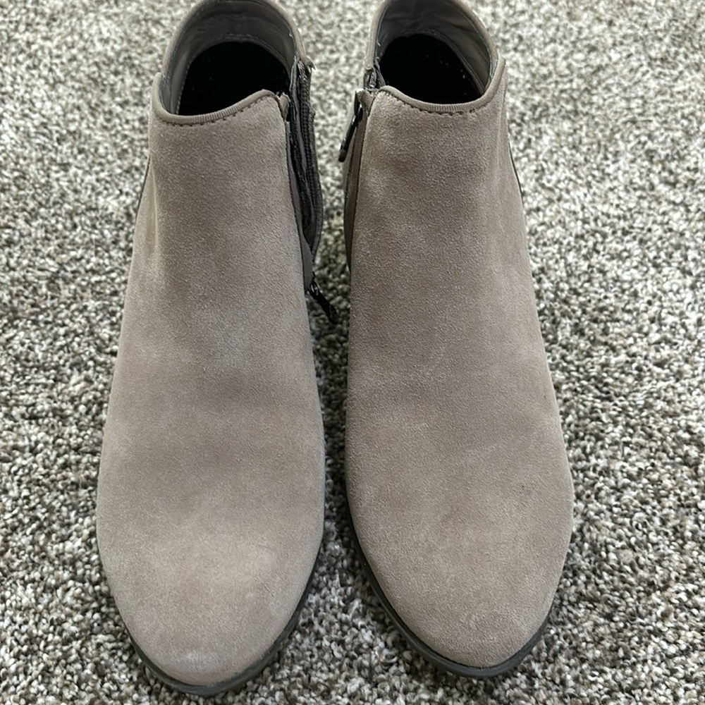 Blondo, size 6.5 water proof suede taupe color booties.